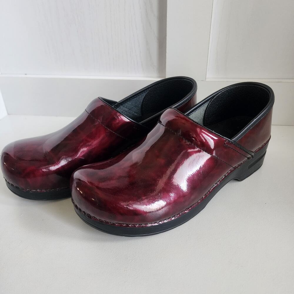 Dansko Shiny Black Burgundy Slip On Professional‎ Clog 42 / Women's 11.5 -12